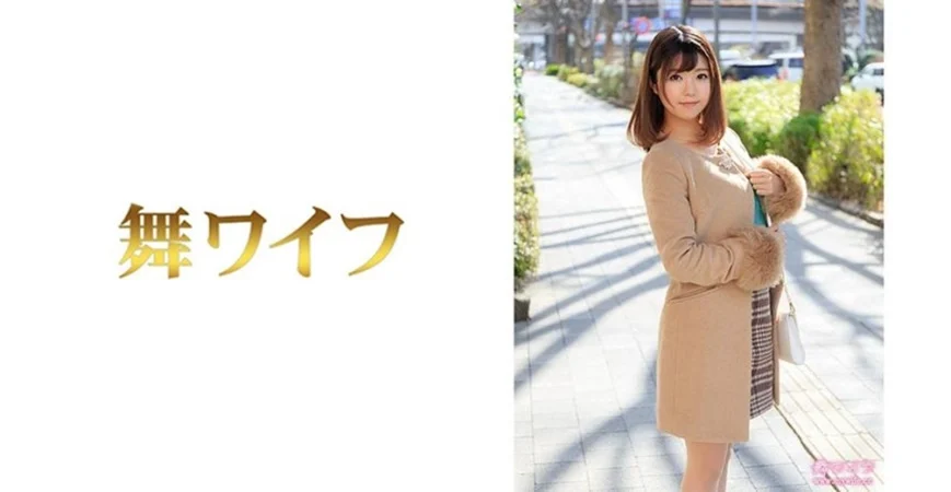 白衣甜美长腿萌妹，口交舔弄大力抽插后入猛操呻吟娇喘